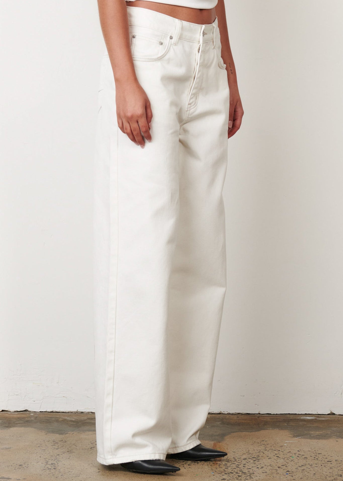 20231129_MartenAscenzo_BayseBrand_DenimCampaign_0016498_abe89386-7ac6-43c2-be5e-a425c8cc8bd9.jpg